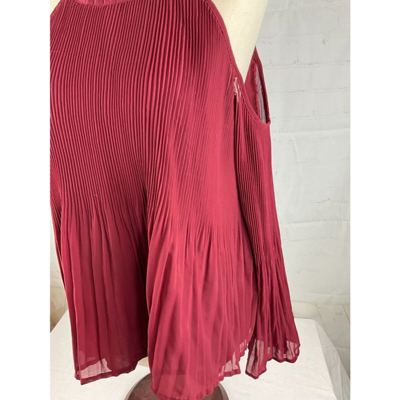 Woman’s Hollister Pleated Halter Blouse Top Size L Burgundy Lined Flowy NWT - Picture 3 of 3